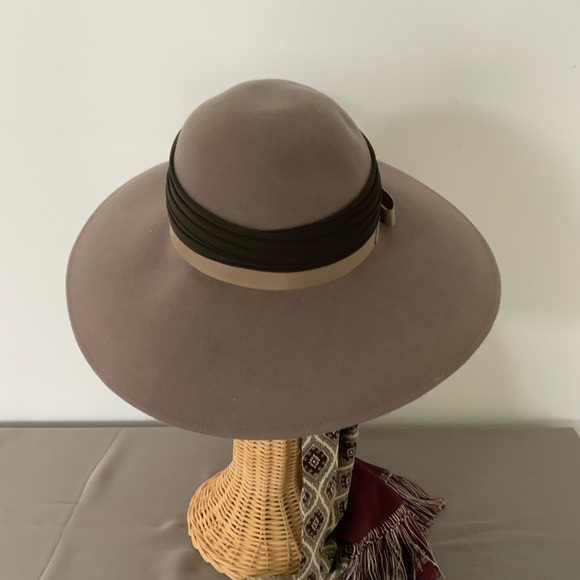 Vintage Gwenn Pennington/Michael Howard. Taupe and brown. One blemish - Picture 3 of 9